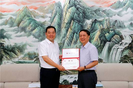 说明: //news.yansheav.net/__local/6/FD/7D/962EB16AAB5BCA002FCFE460B9A_16FDAD9E_28568.jpg